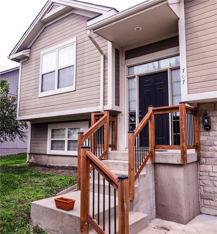 707 NW Green Drive — photo 2
