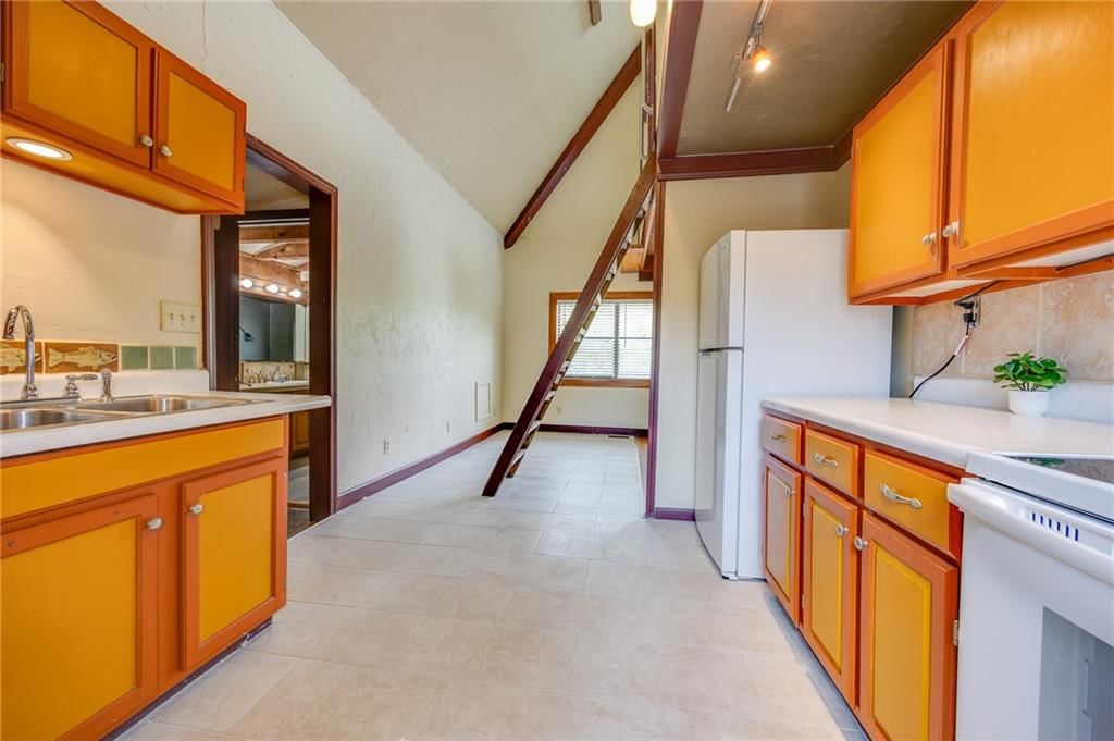 1420 W 4th Street — photo 9