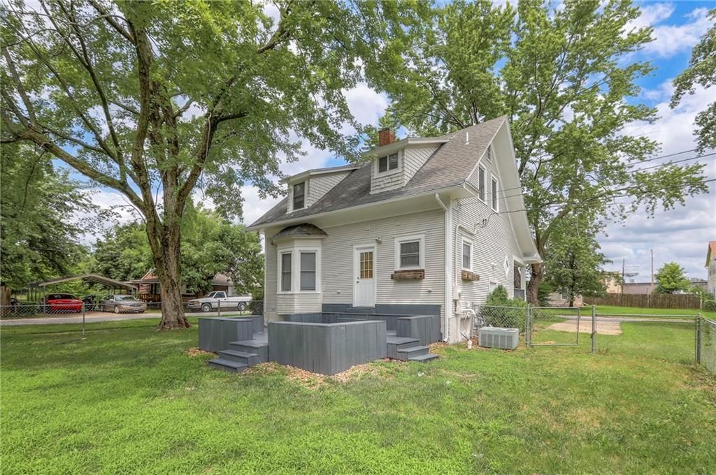 701 RHODES Avenue — photo 38
