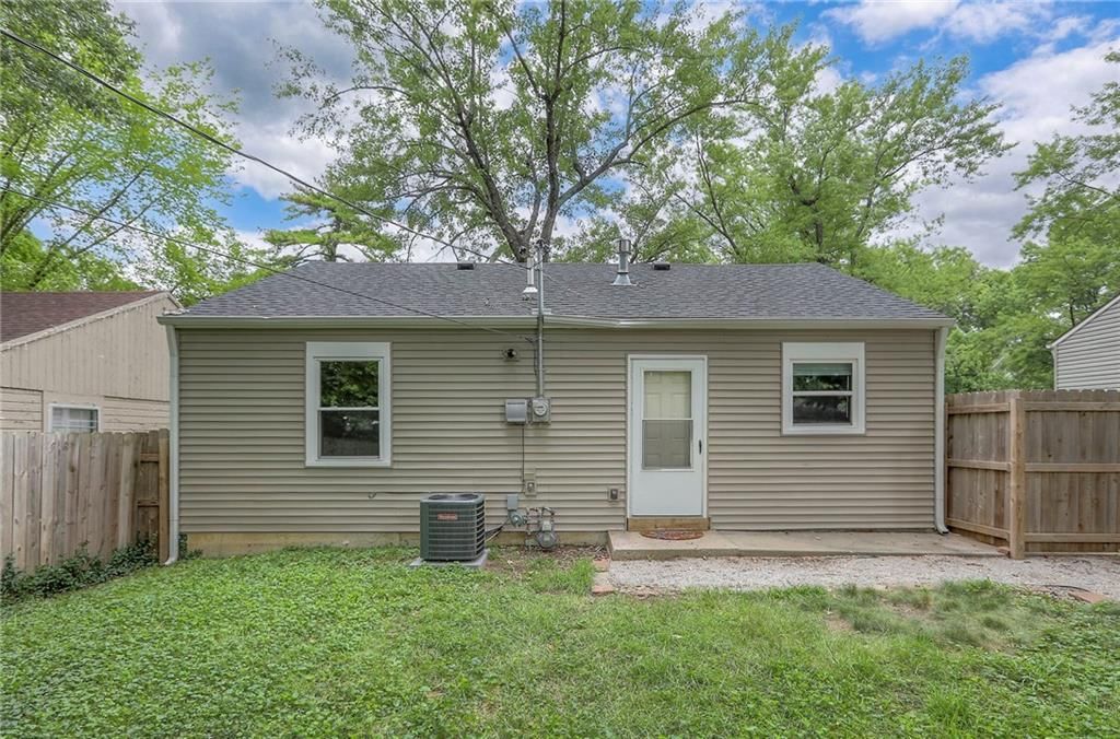 713 NE 45th Terrace — photo 23