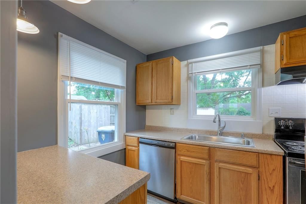 713 NE 45th Terrace — photo 9