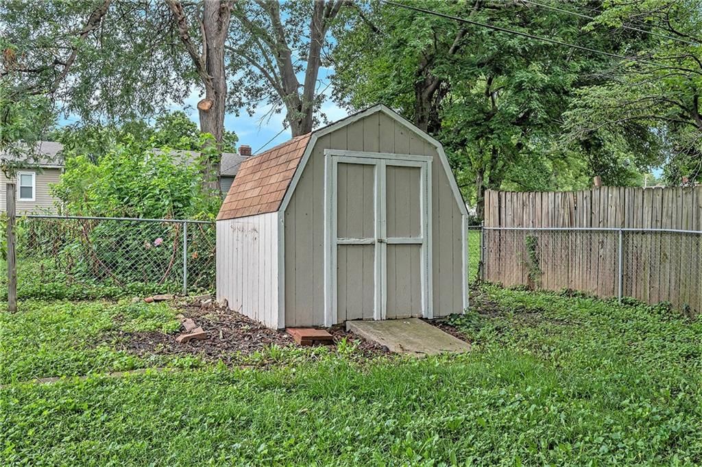 3205 Doniphan Avenue — photo 35