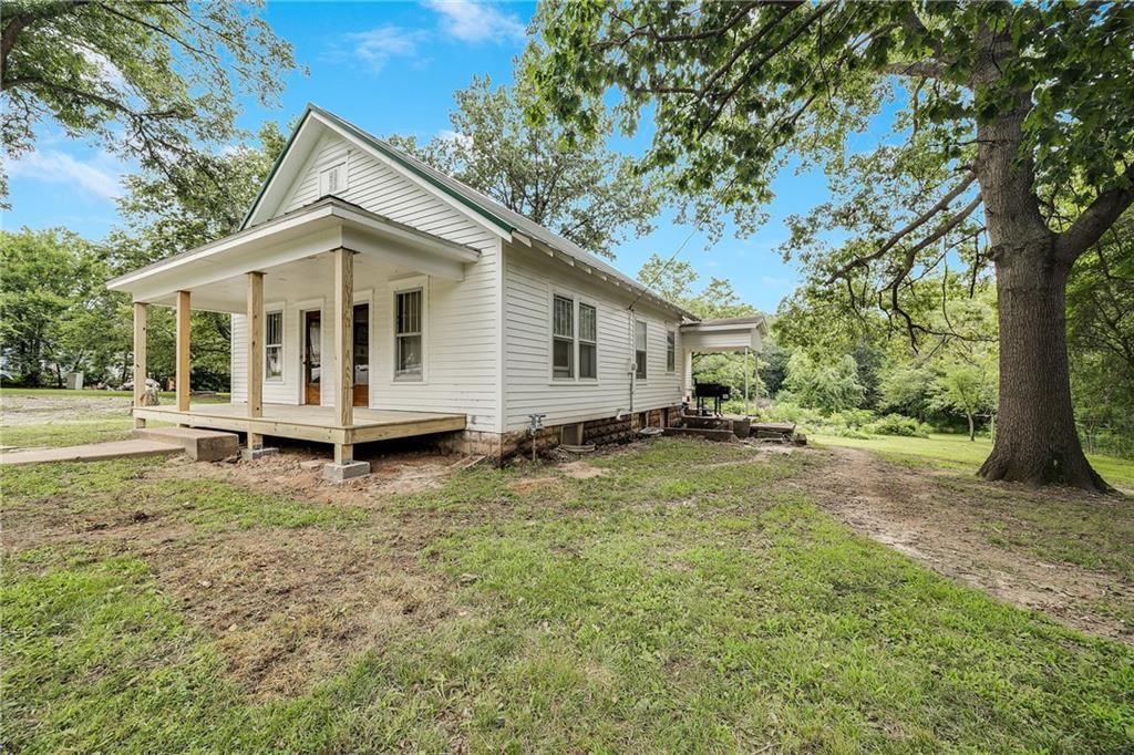 715 Pine Street, Sweet Springs, MO