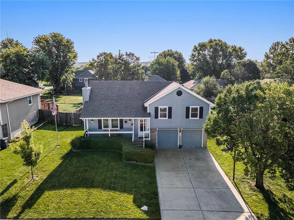 205 SW Cross Creek Drive — photo 2
