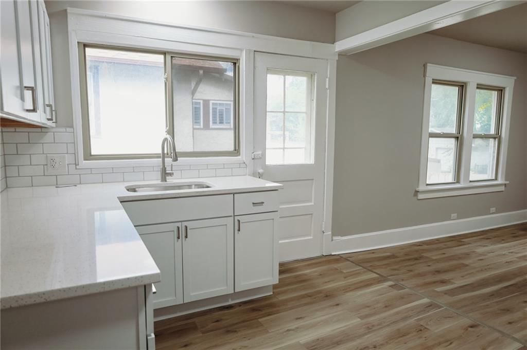 16 E Hyde Park Avenue — photo 11