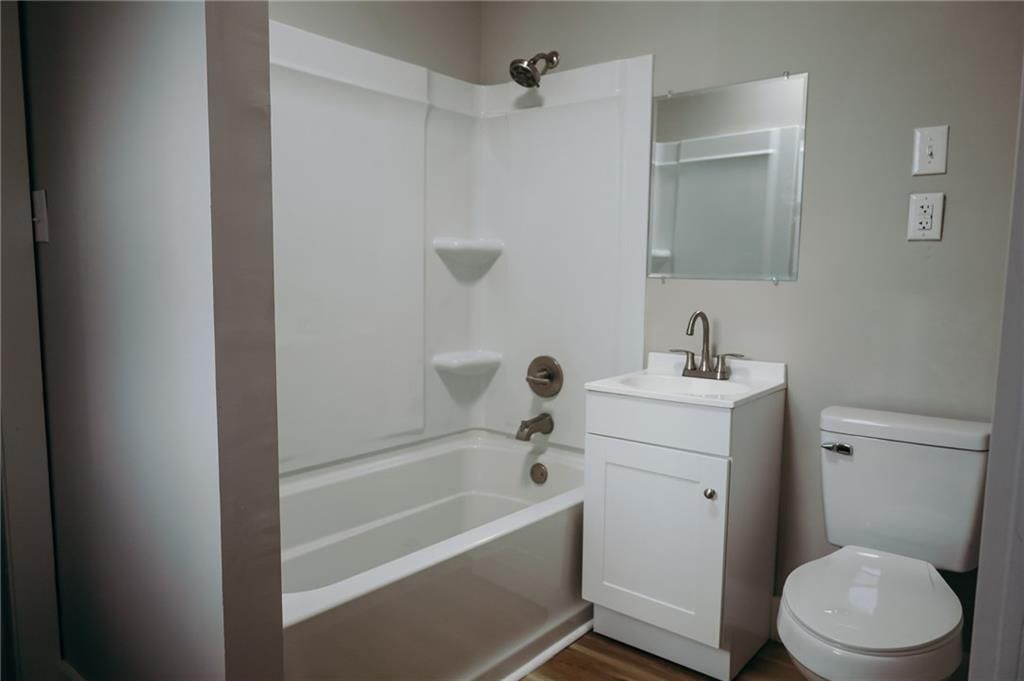 16 E Hyde Park Avenue — photo 17