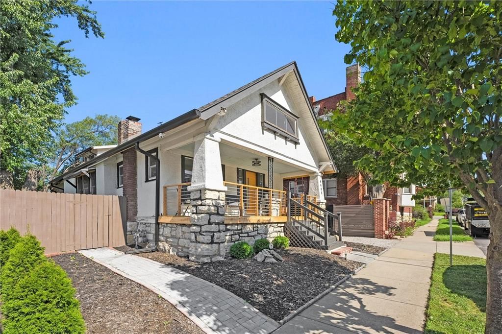 4608 Forest Avenue — photo 3