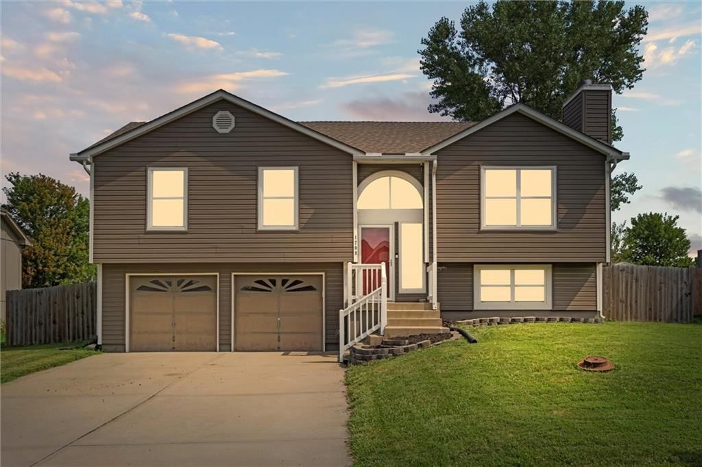 1208 Dogwood Drive, Greenwood, MO