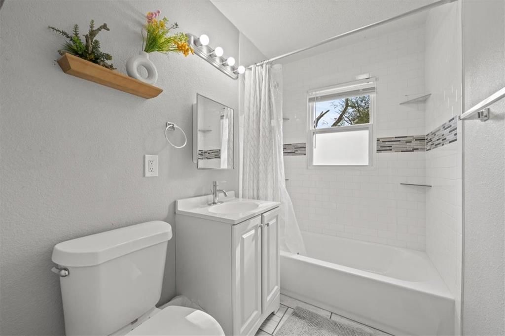 4427 Lawn Avenue — photo 10