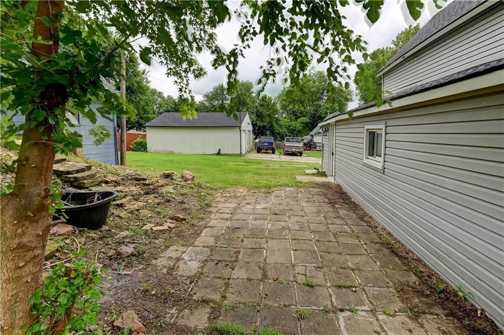 208 Osage Street — photo 39