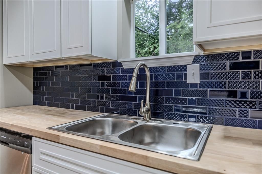 1305 Clinton Street — photo 12