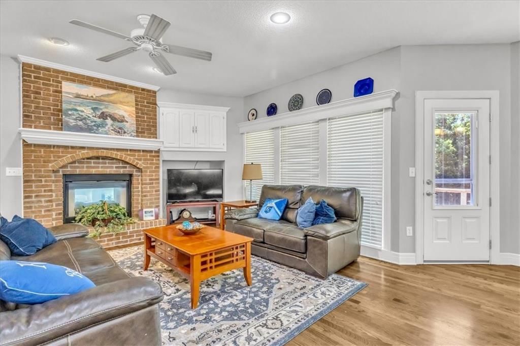 12810 Oakmont Drive — photo 11