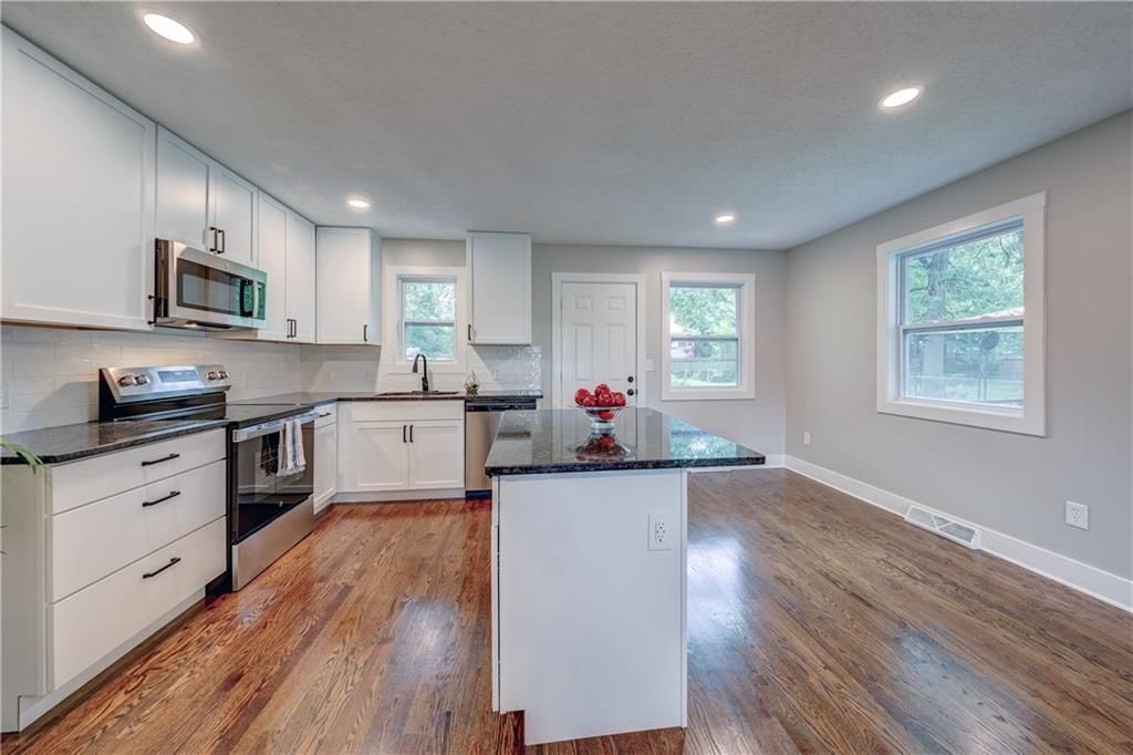 1413 E Ridgeway Drive — photo 3