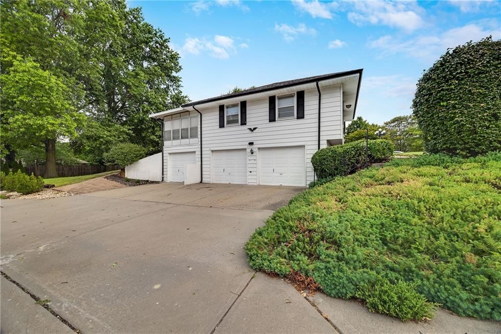3830 S SUMMIT RIDGE Drive — photo 2