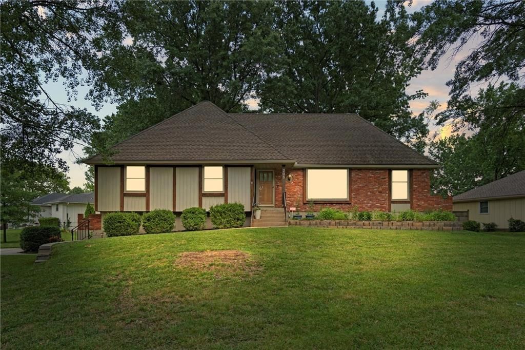 205 NW Shamrock Avenue — photo 2