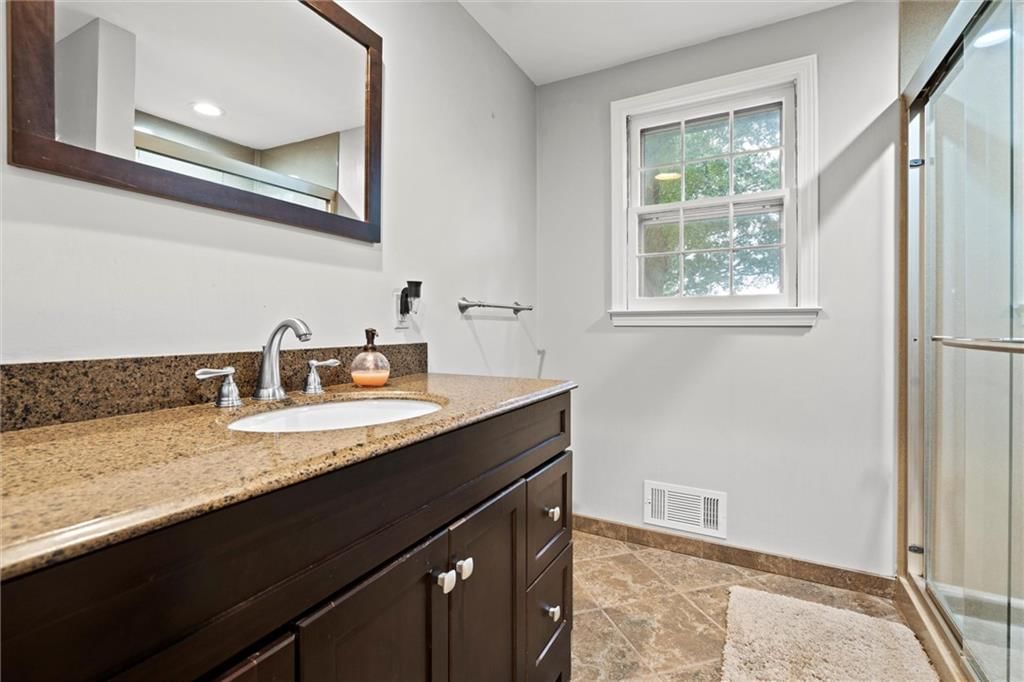 205 NW Shamrock Avenue — photo 24
