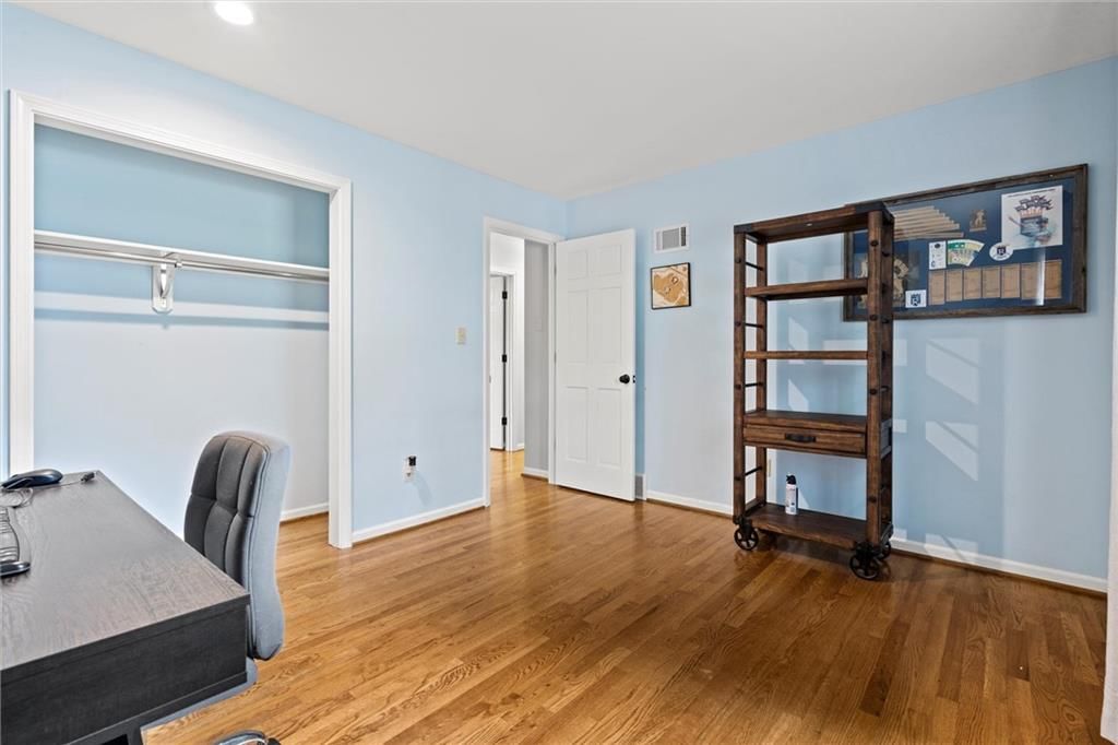 205 NW Shamrock Avenue — photo 28
