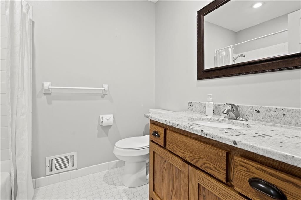 205 NW Shamrock Avenue — photo 29