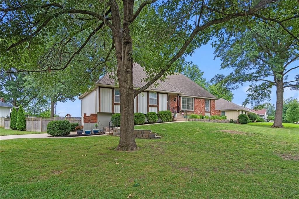 205 NW Shamrock Avenue — photo 4