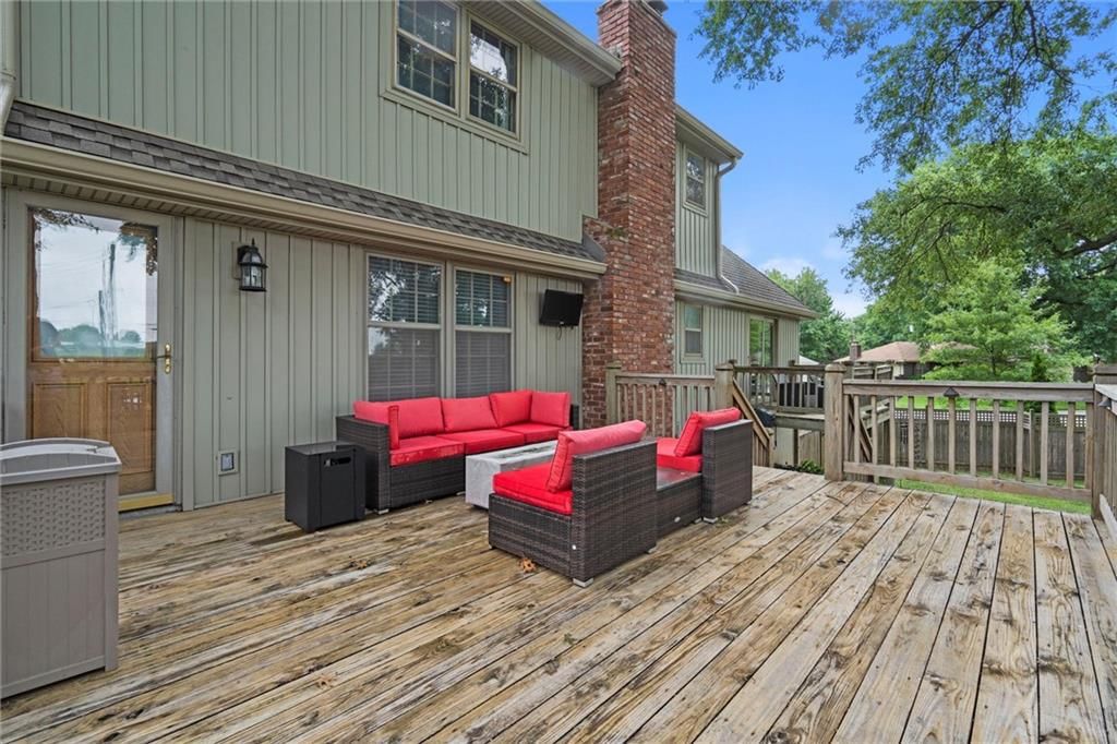 205 NW Shamrock Avenue — photo 32