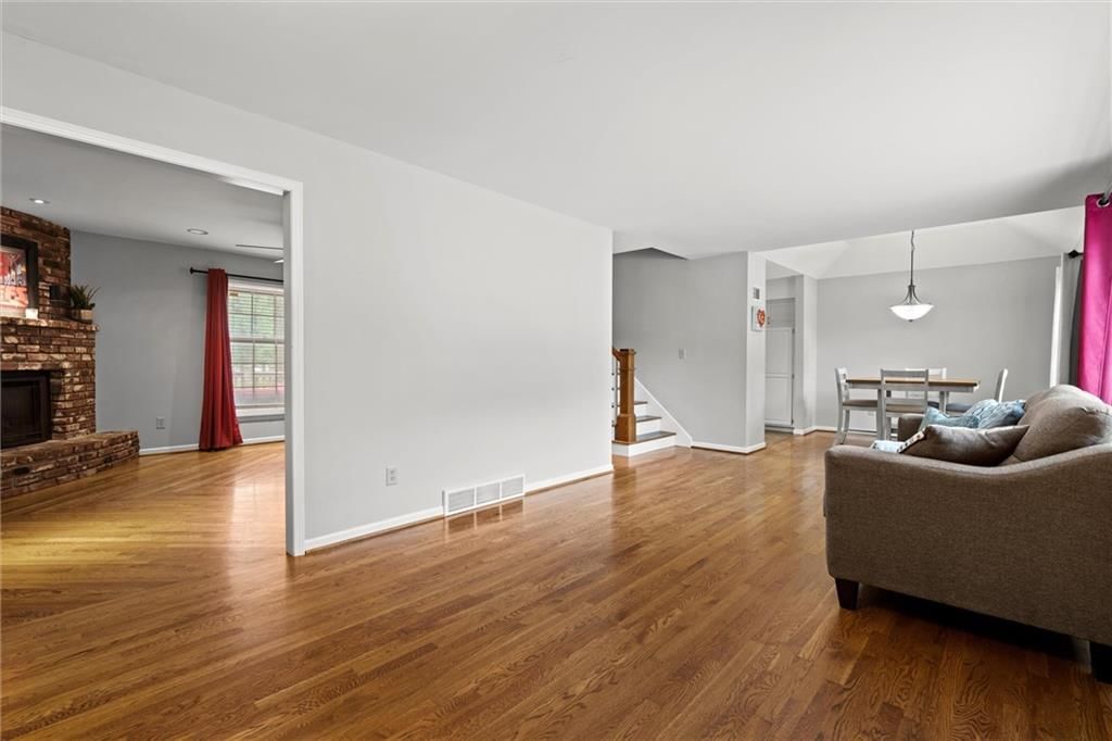 205 NW Shamrock Avenue — photo 5