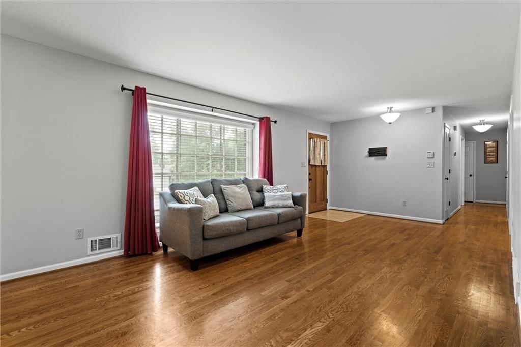 205 NW Shamrock Avenue — photo 6