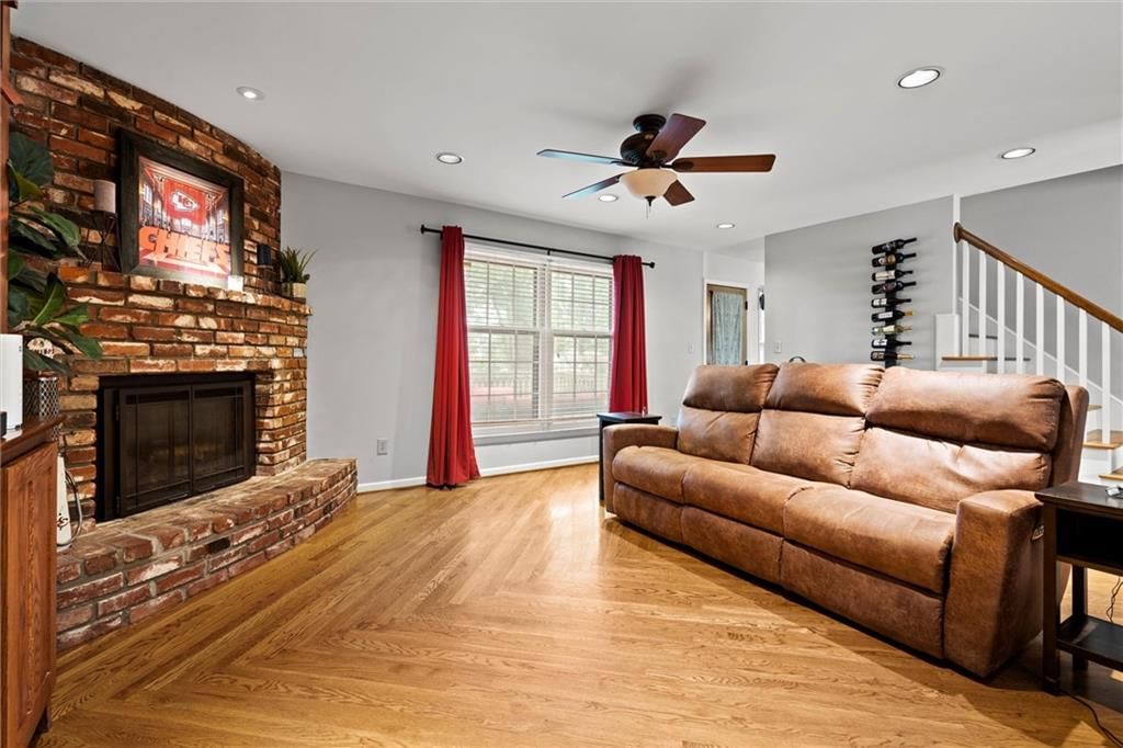 205 NW Shamrock Avenue — photo 9