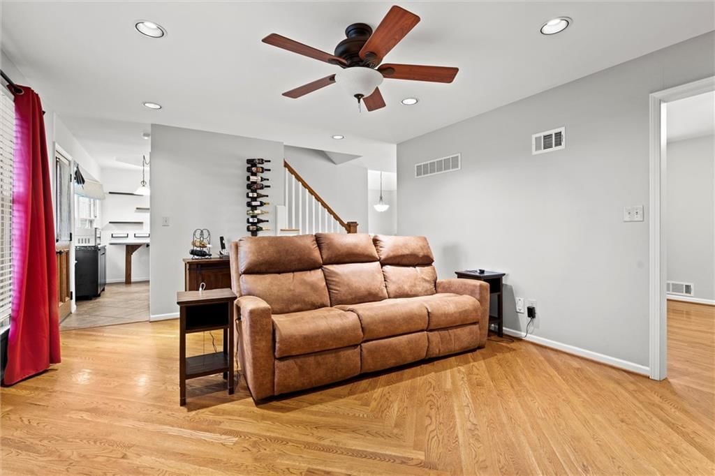 205 NW Shamrock Avenue — photo 10