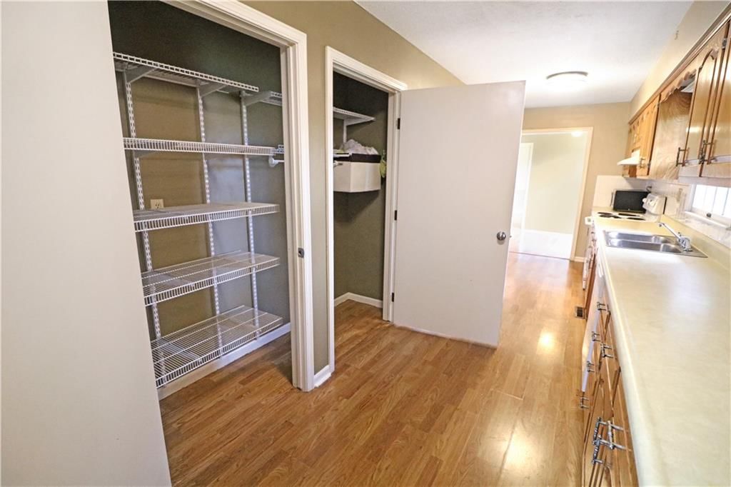 712 E Market Street — photo 35