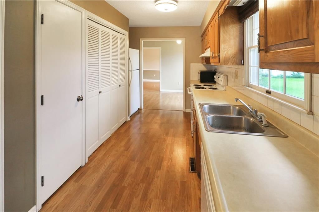 712 E Market Street — photo 36