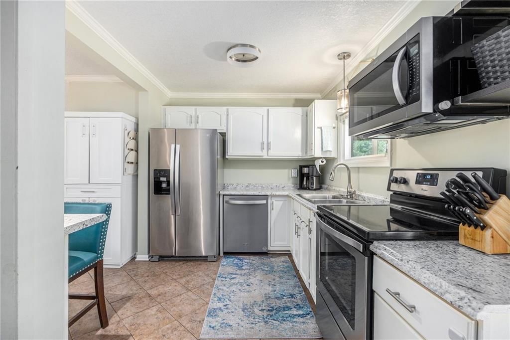 7812 W 72 Terrace — photo 8