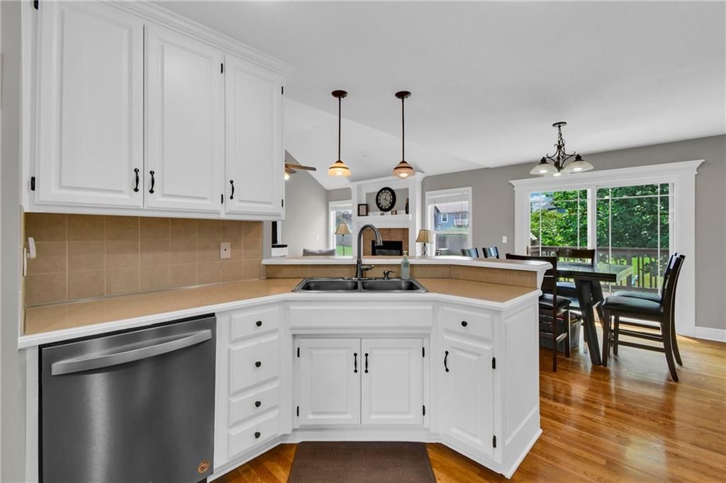 2405 NE Carousel Court — photo 18