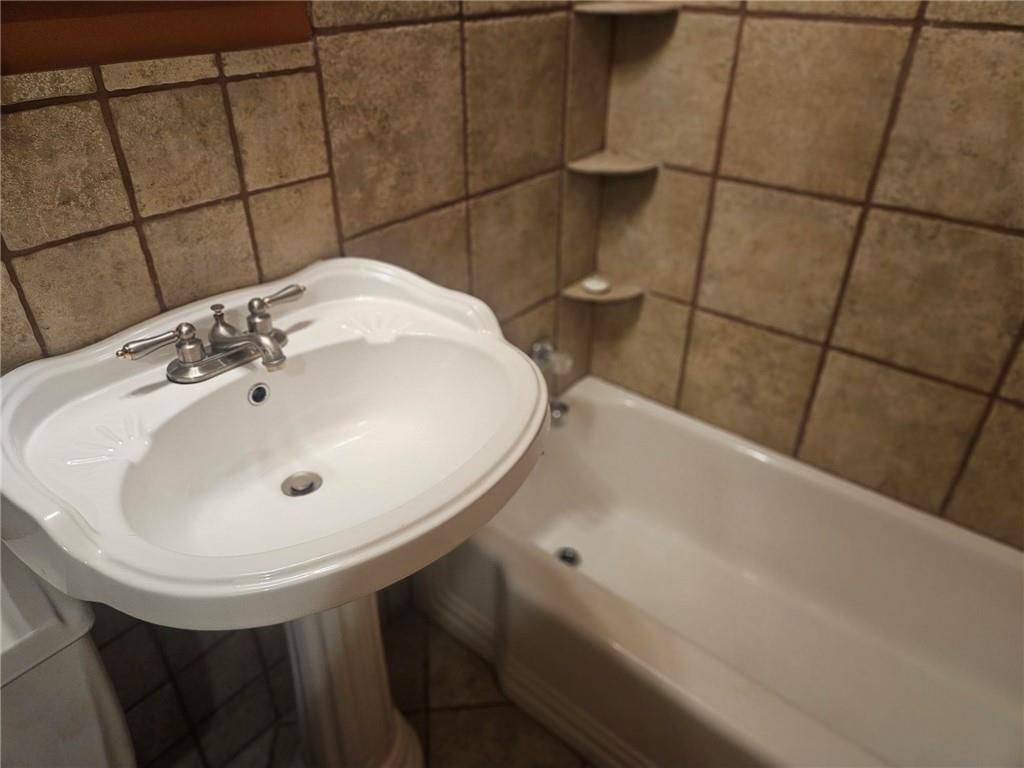 4209 N Hardesty Avenue — photo 24