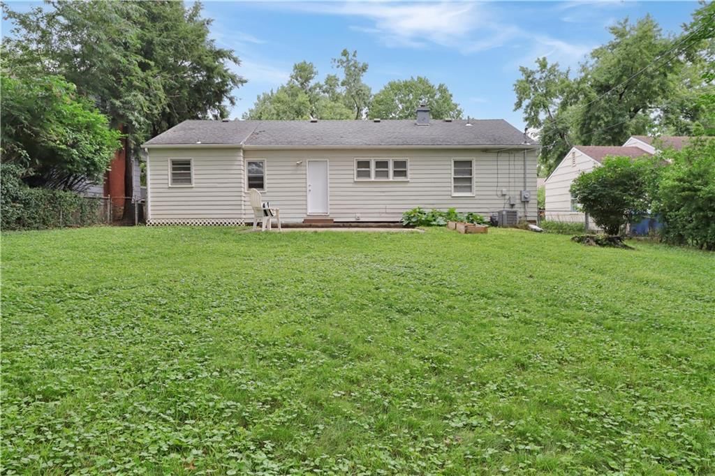 2225 W 74th Street — photo 25