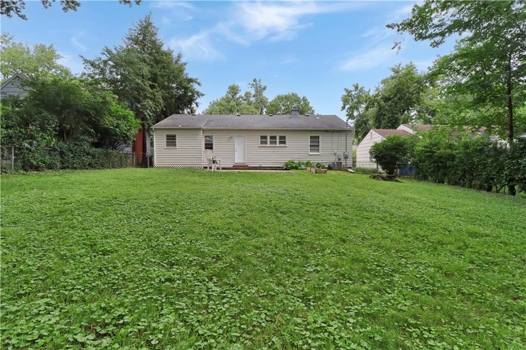 2225 W 74th Street — photo 26