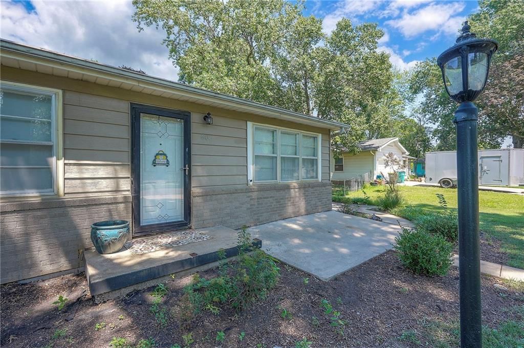 608 W Hale Street — photo 32