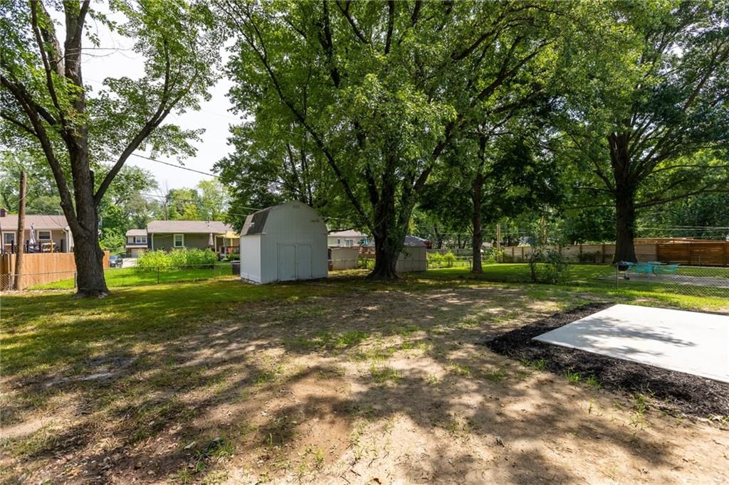 Photo 21 of 24 - 5709 N Drury Avenue
