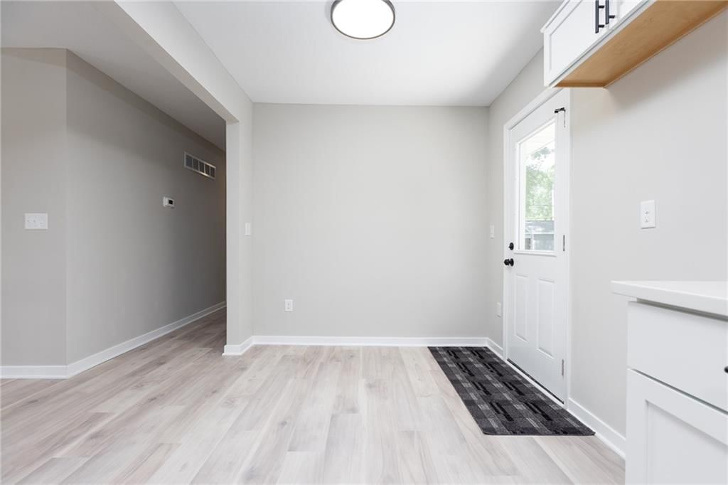 Photo 8 of 24 - 5709 N Drury Avenue