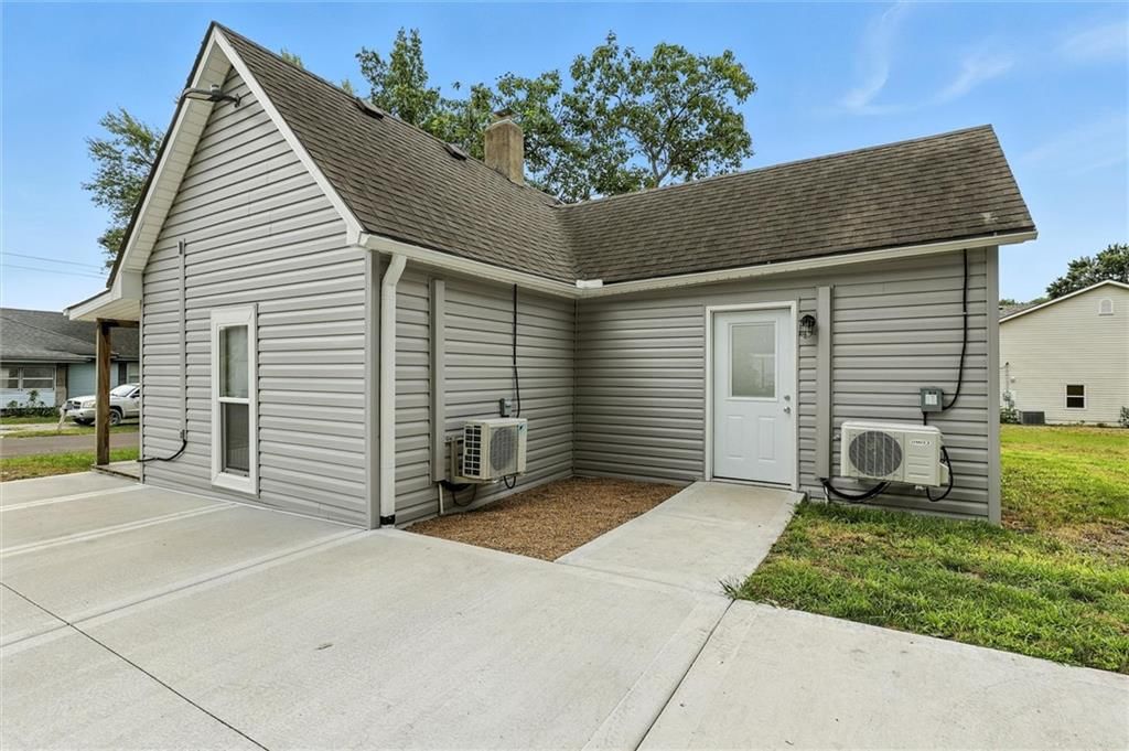 502 Russell Street — photo 2