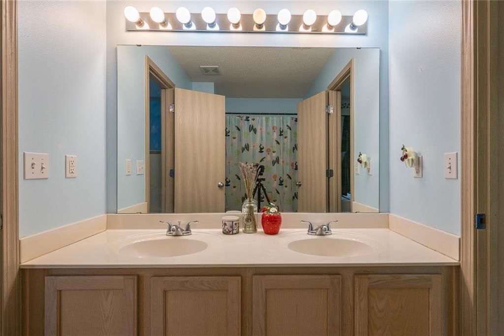 8008 NE Elmwood Avenue — photo 31