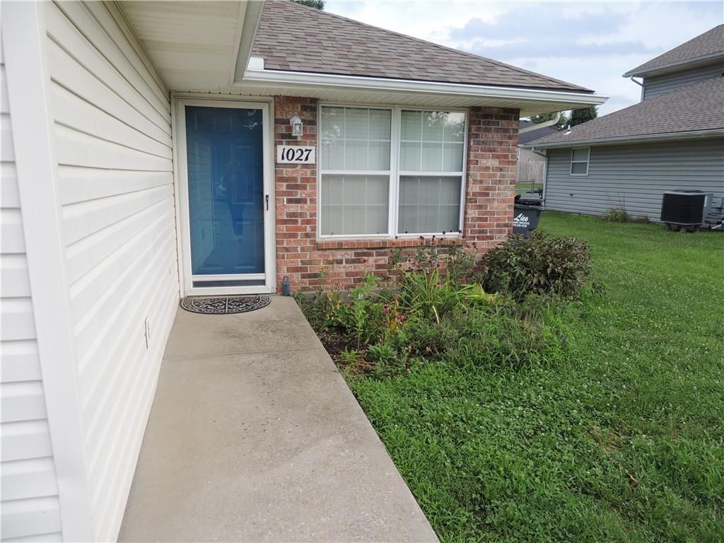 1027 SW Sandy Lane — photo 3