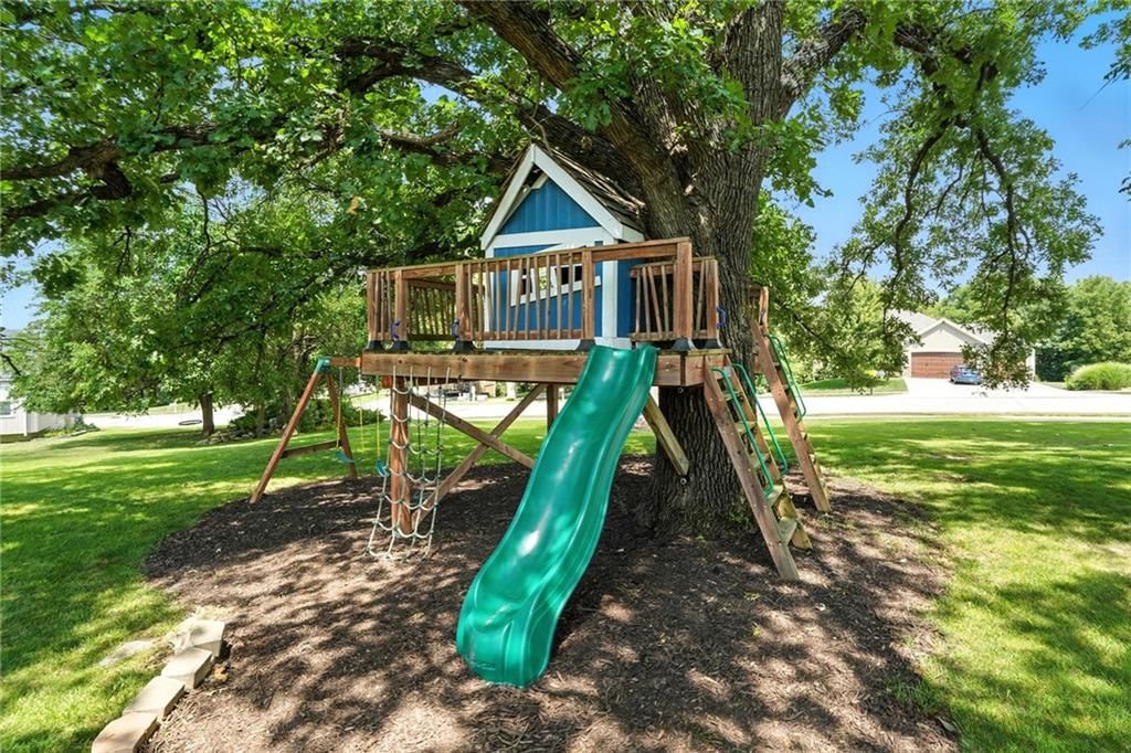 817 Highbush Place — photo 32