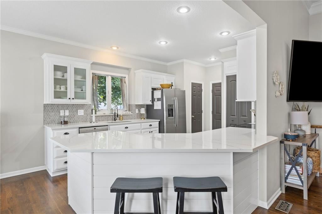 393 N Pine Street — photo 12