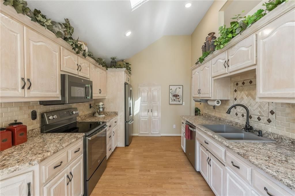 713 Bristol Court — photo 9
