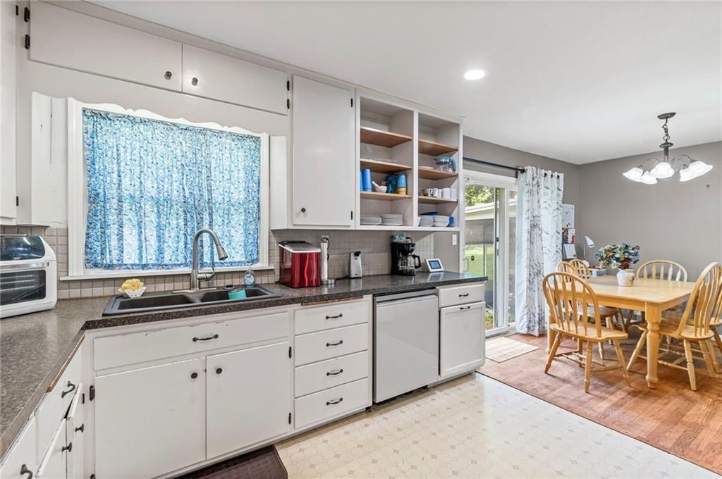 2504 Queen Ridge Drive — photo 9