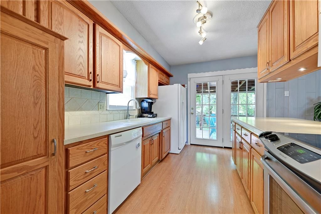 9418 Mullen Street — photo 17