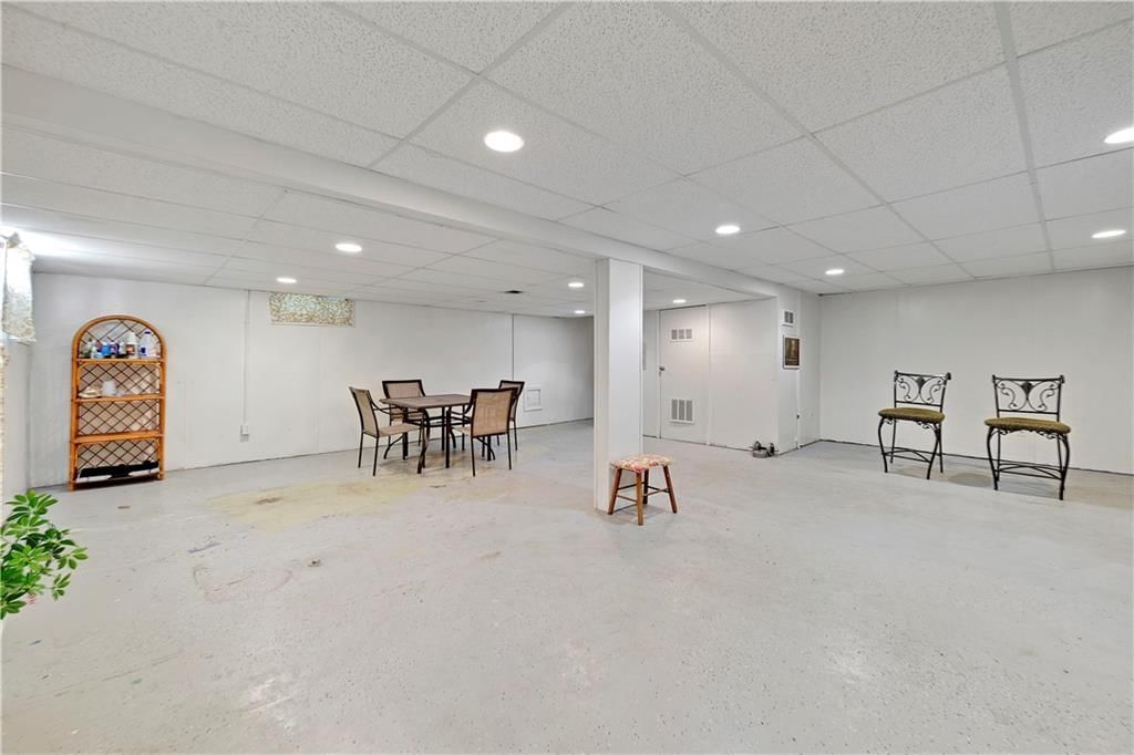 9418 Mullen Street — photo 20