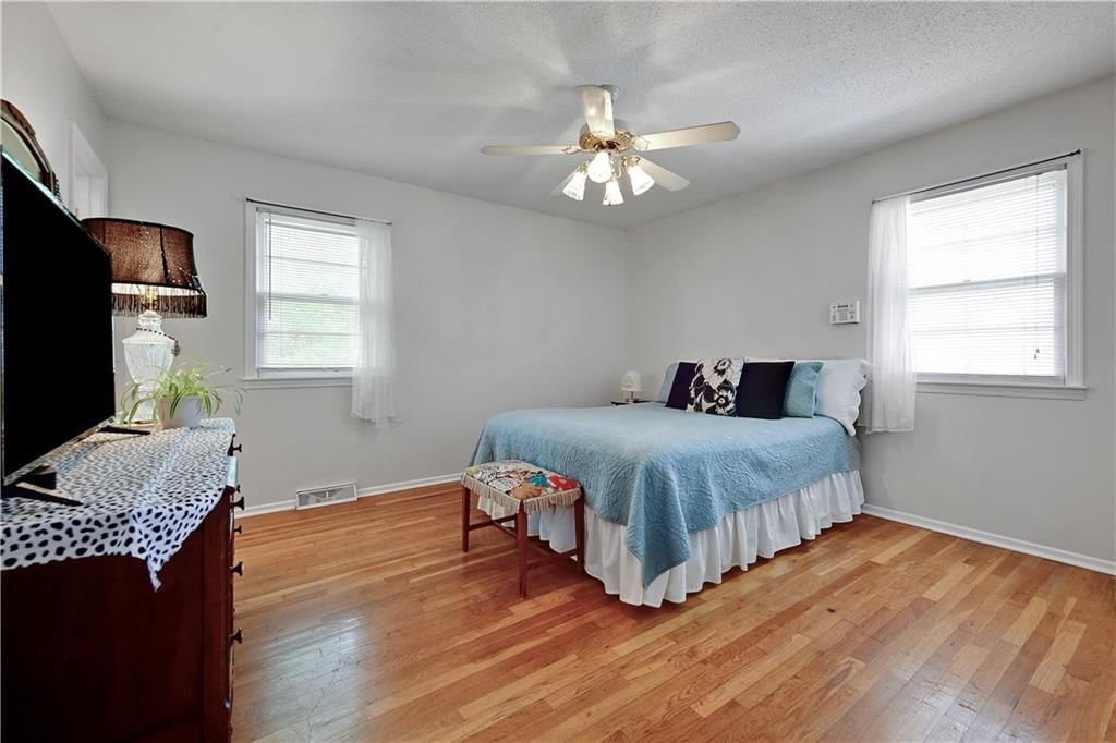 9418 Mullen Street — photo 27