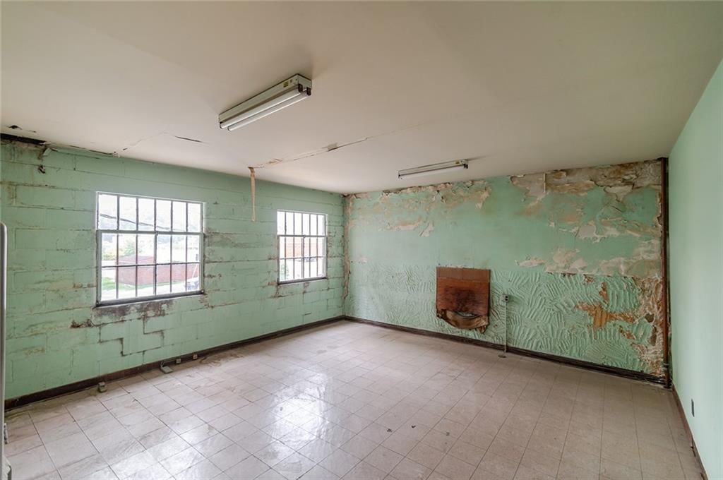 710 Commercial Street — photo 28