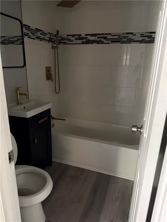 10738 Cambridge Avenue — photo 8